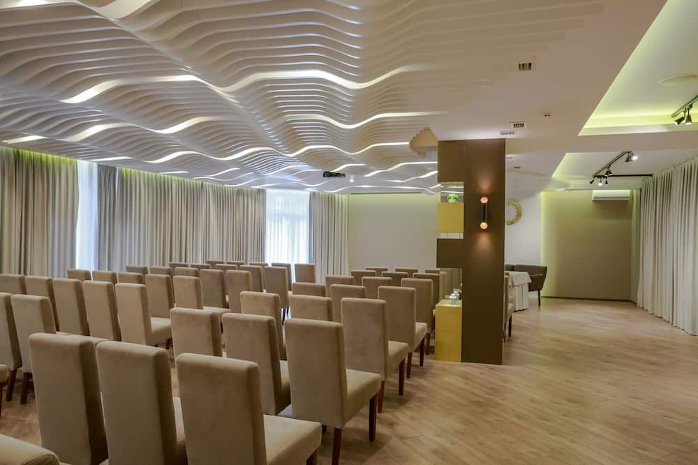 غرفة الاجتماعات