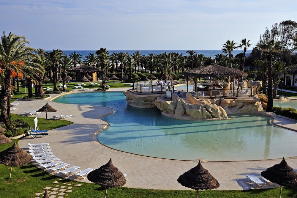 حوض السباحة صورة