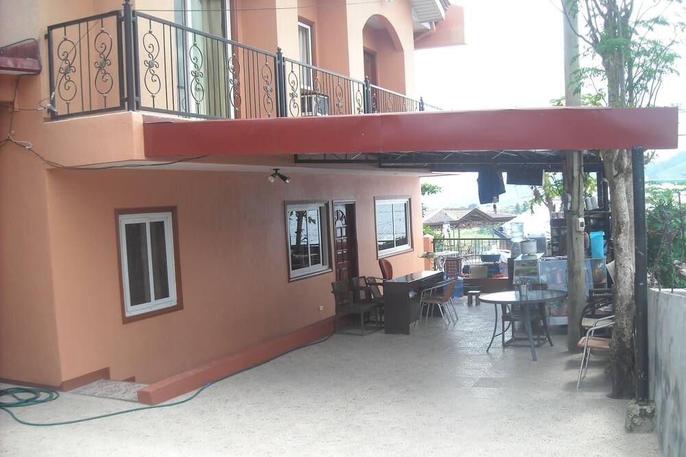 شرفة مرصوفة