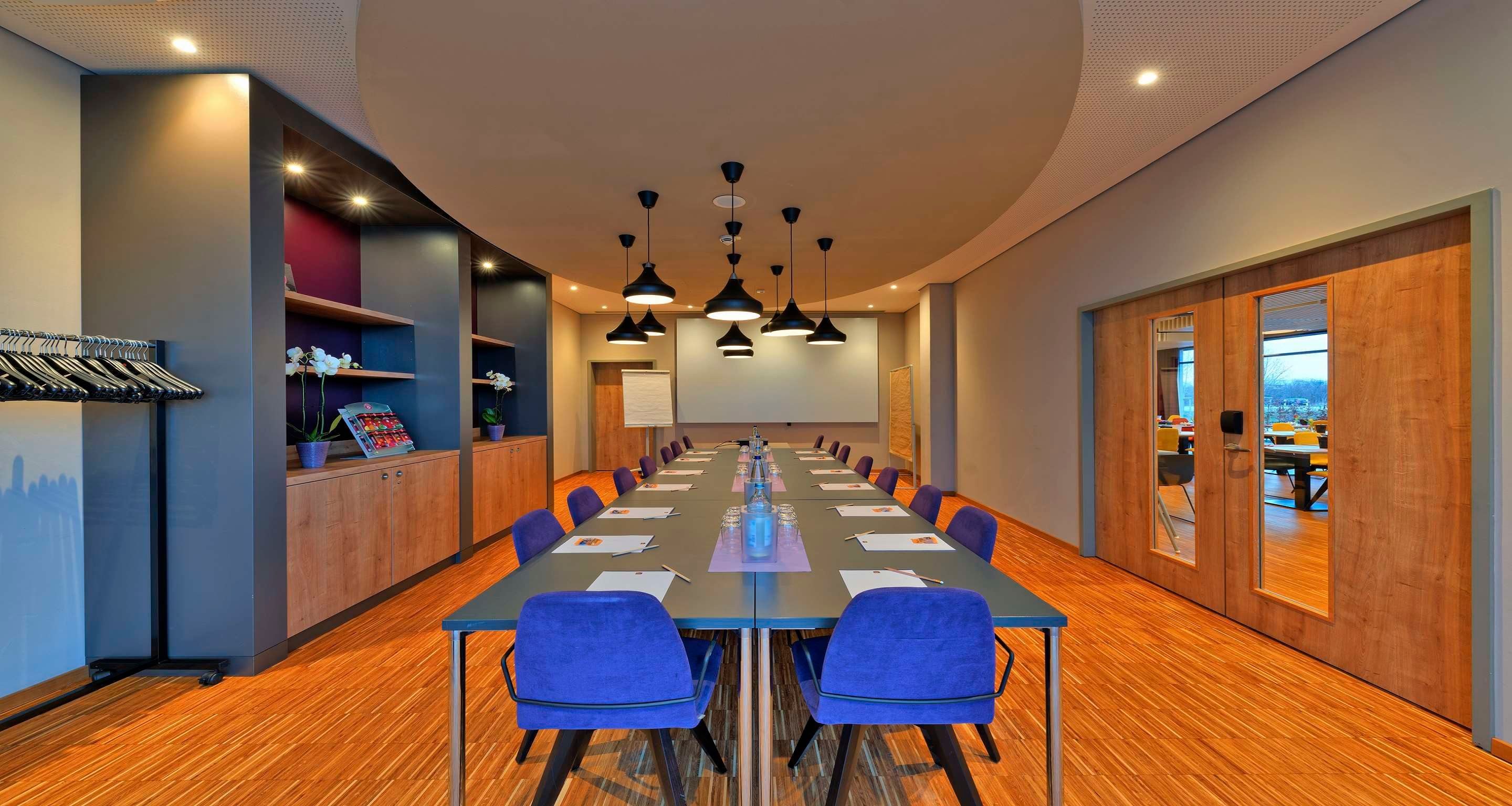 غرفة الاجتماعات