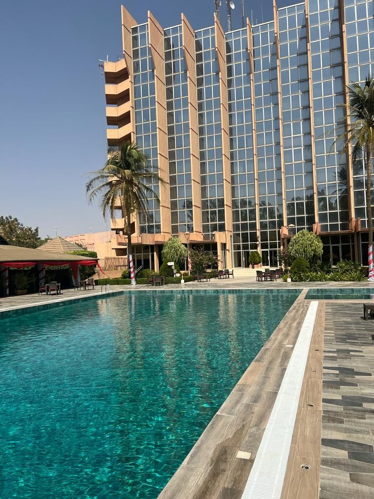 حوض السباحة