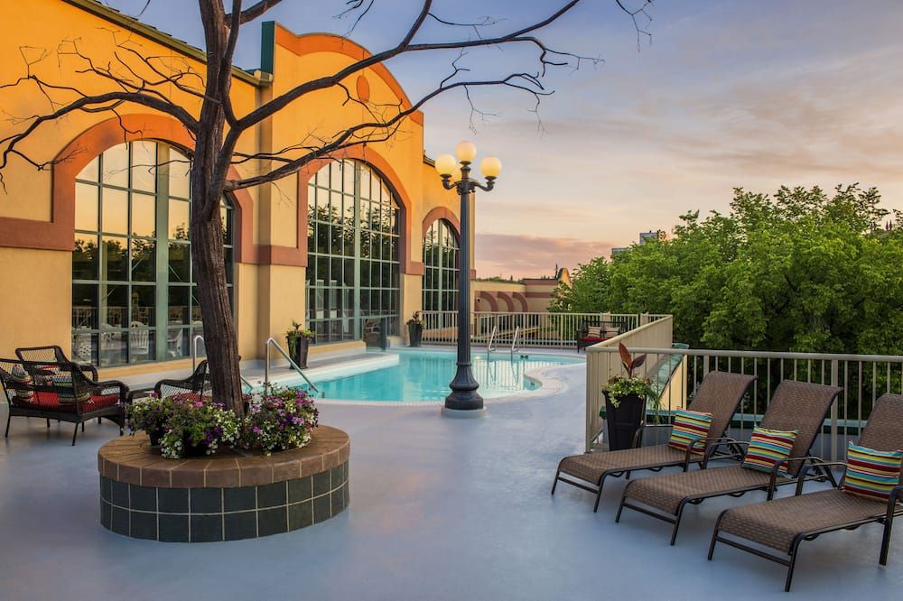 حوض السباحة صورة