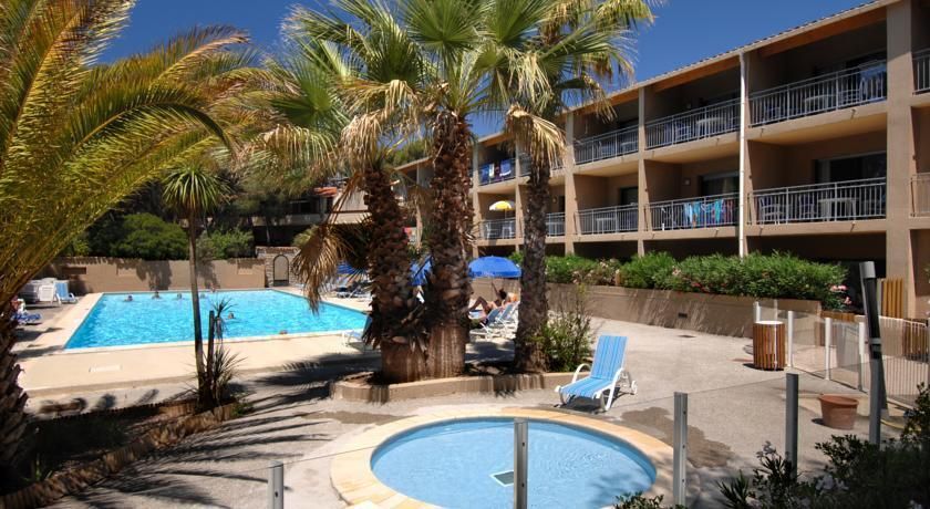 حوض السباحة صورة