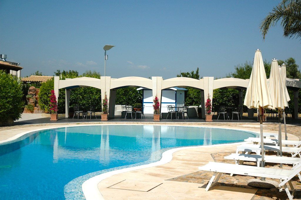 حوض السباحة