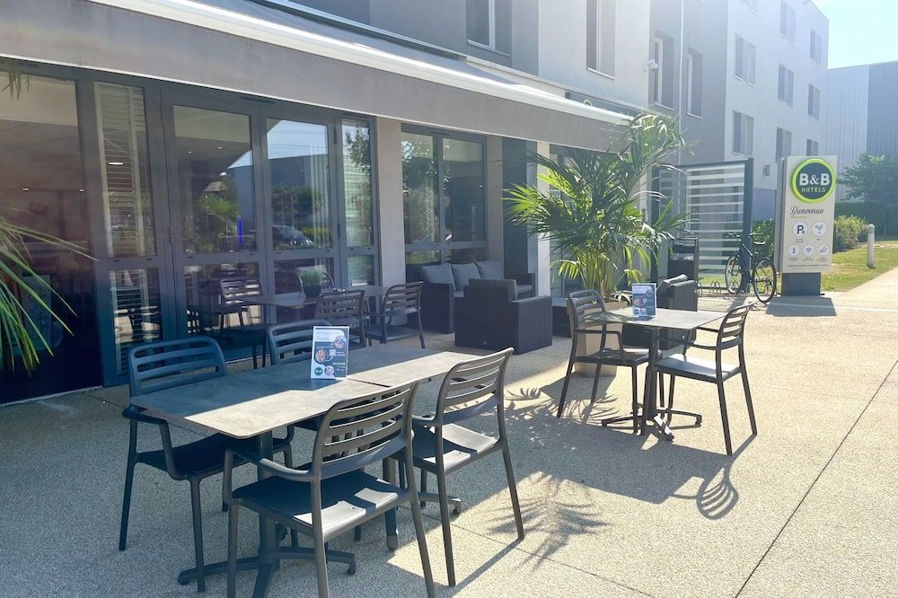 شرفة مرصوفة