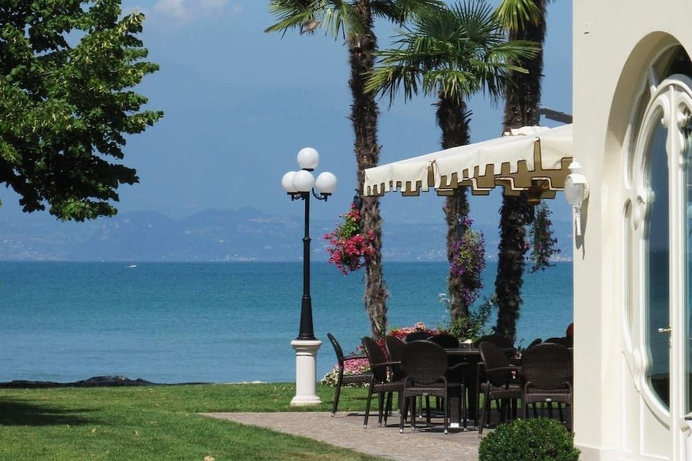 شرفة مرصوفة