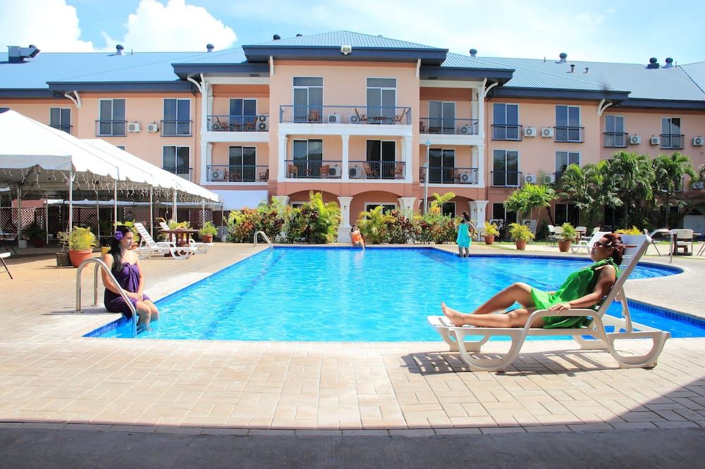 حوض السباحة