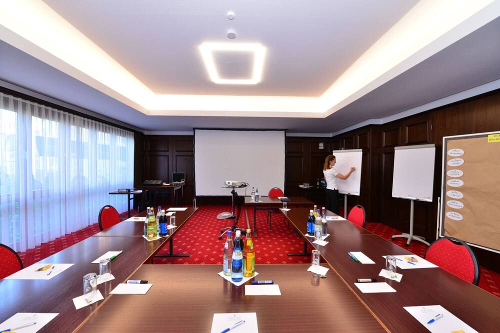 غرفة الاجتماعات