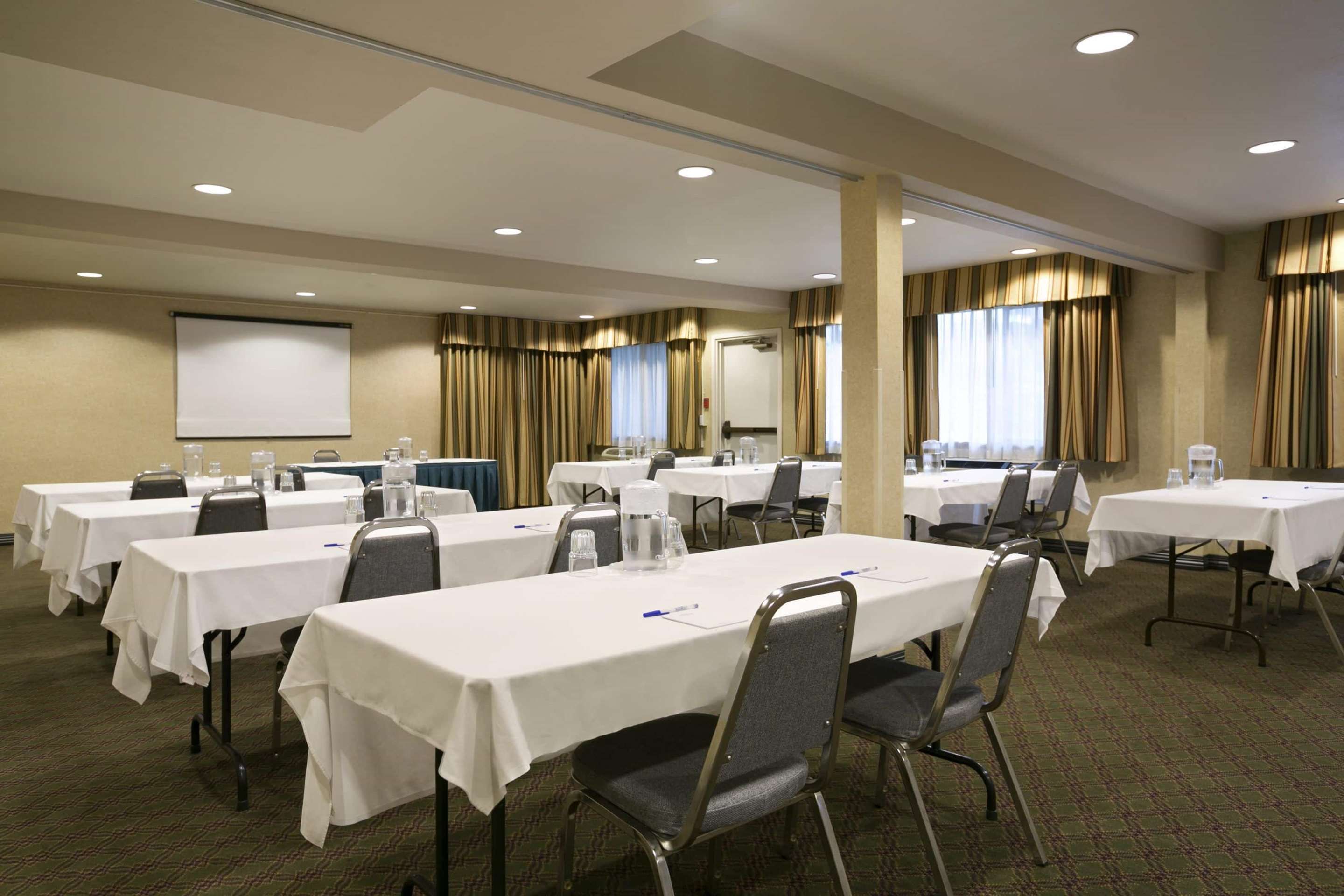 غرفة الاجتماعات