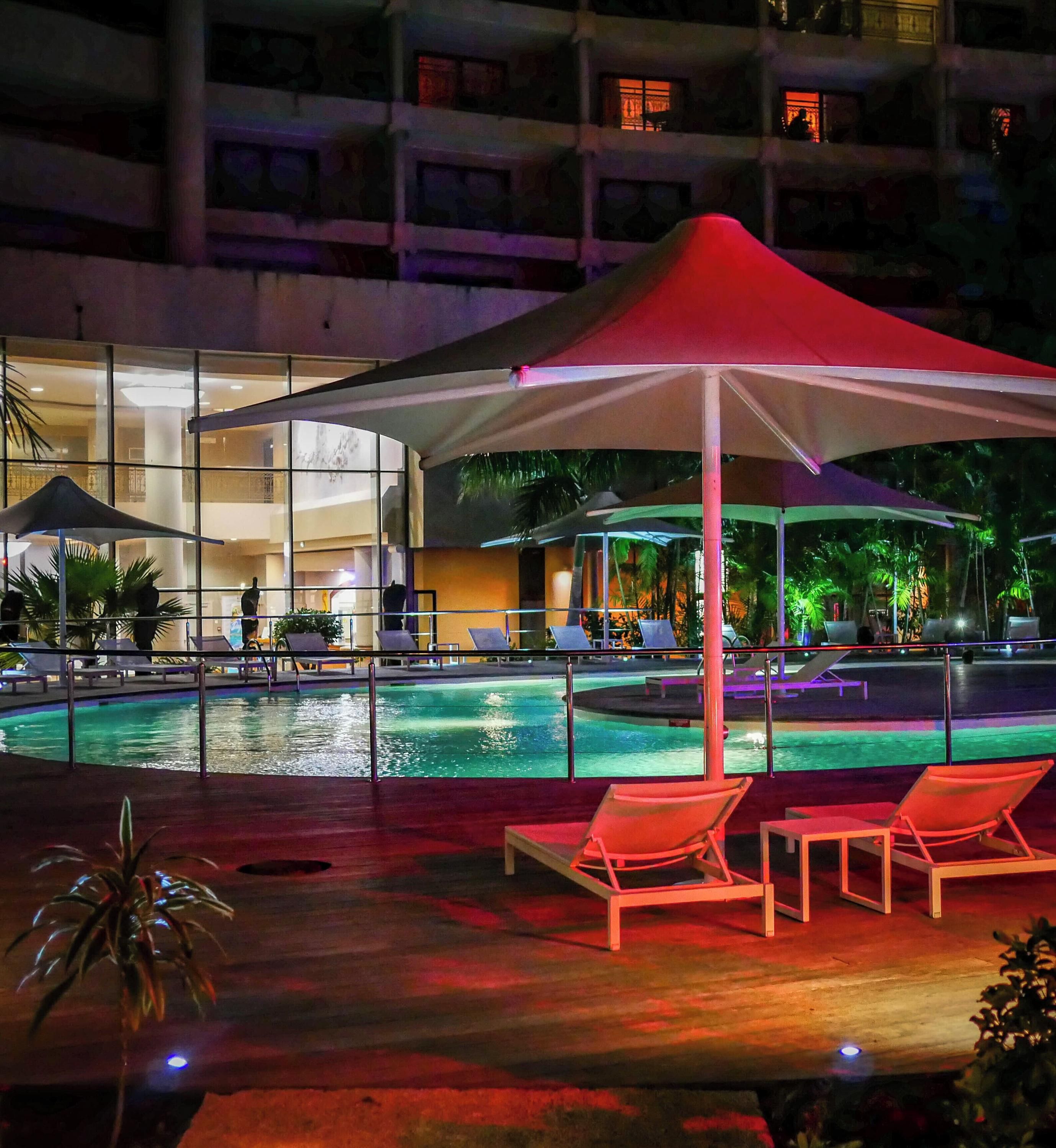 حوض السباحة