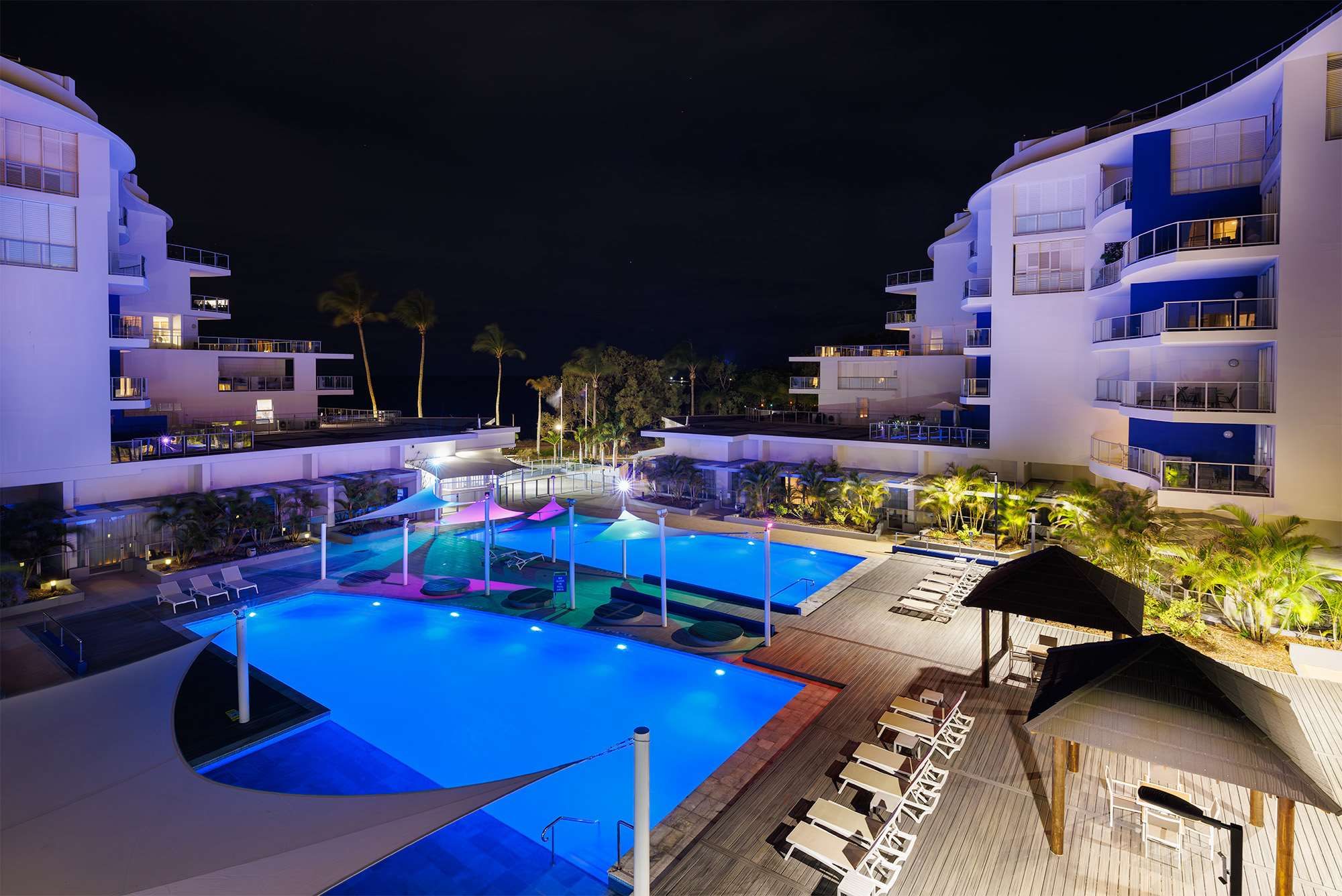 حوض السباحة