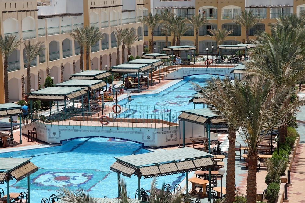 حوض السباحة صورة