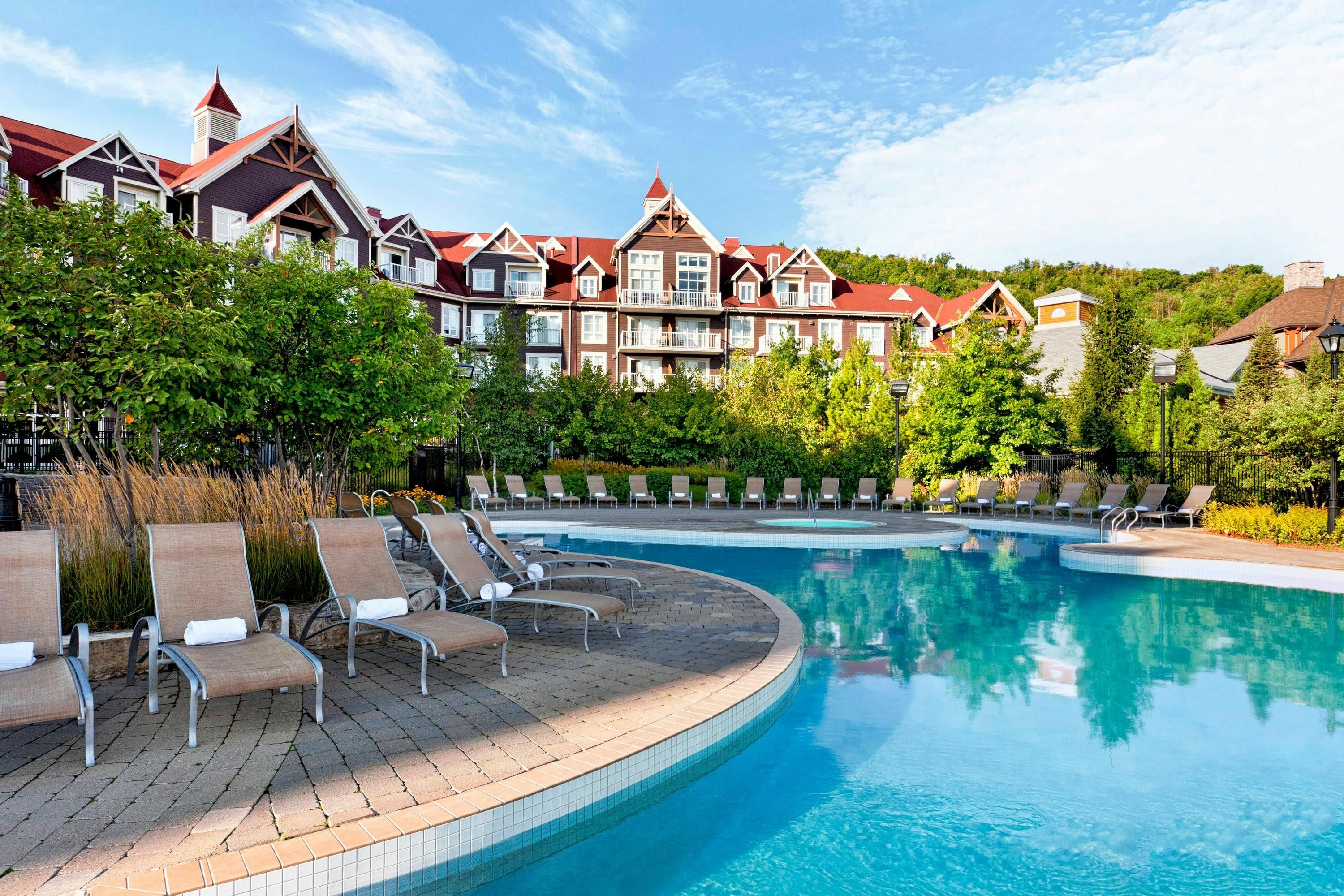 حوض السباحة