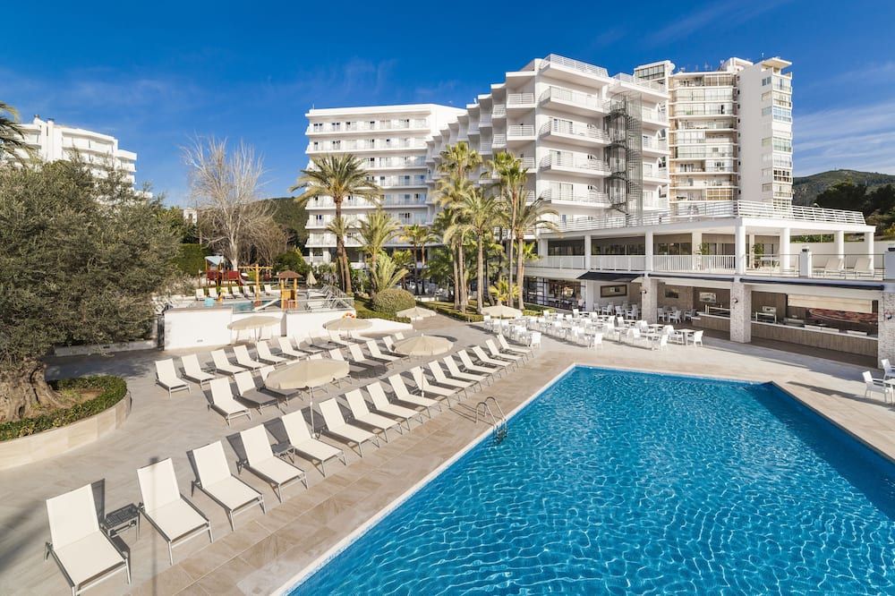 حوض السباحة