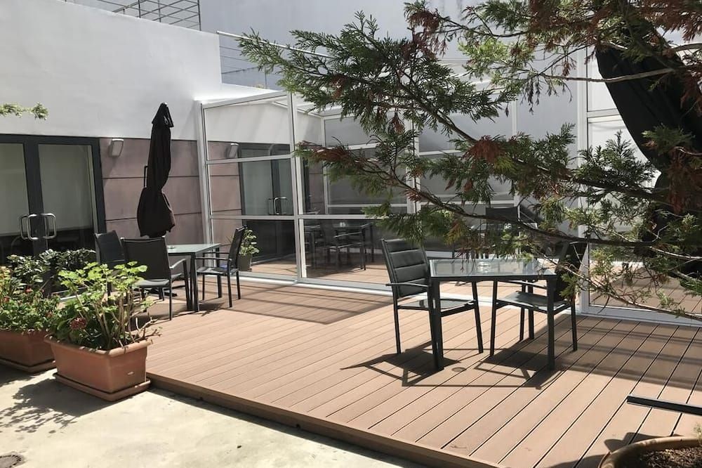 شرفة مرصوفة