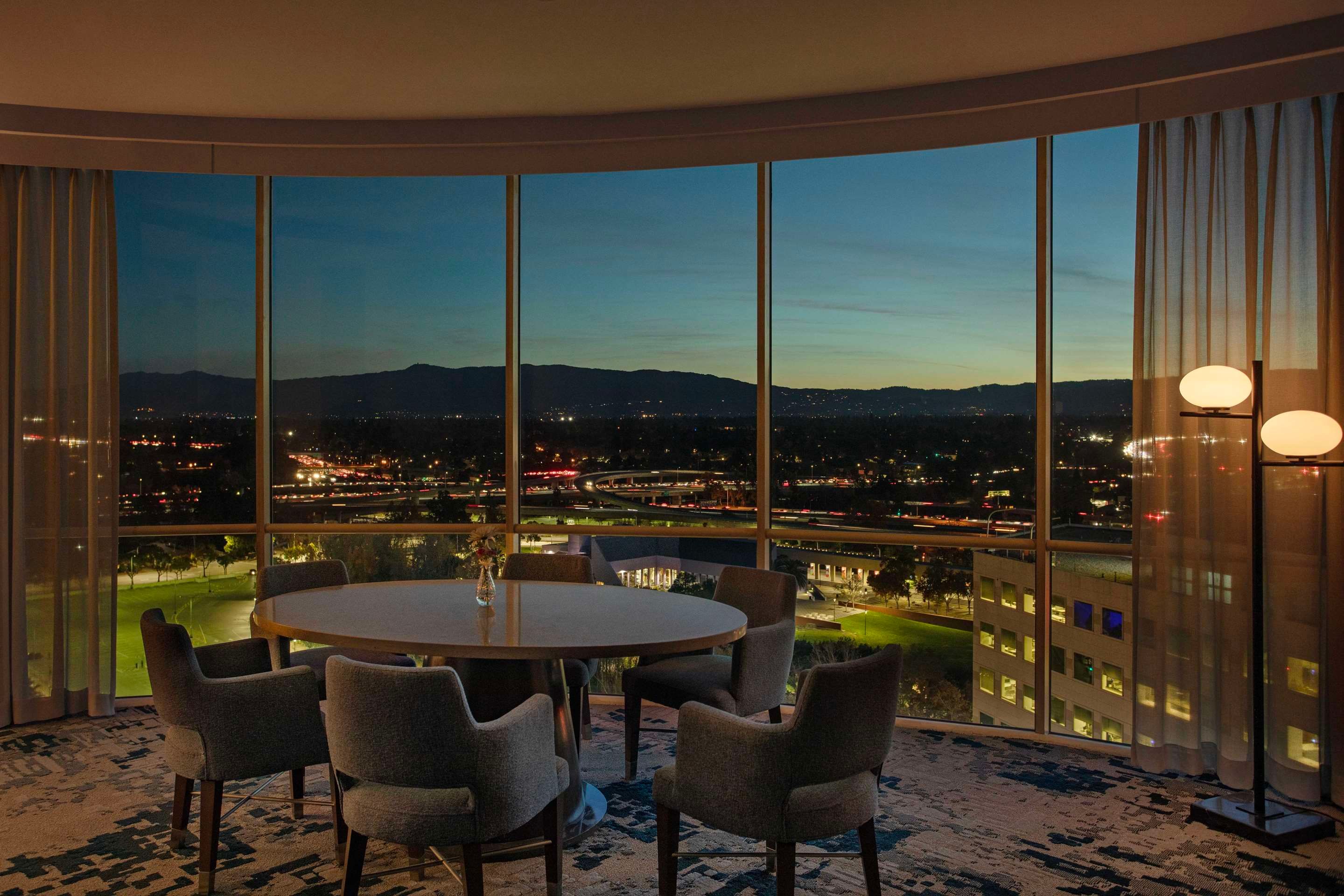 غرفة الاجتماعات