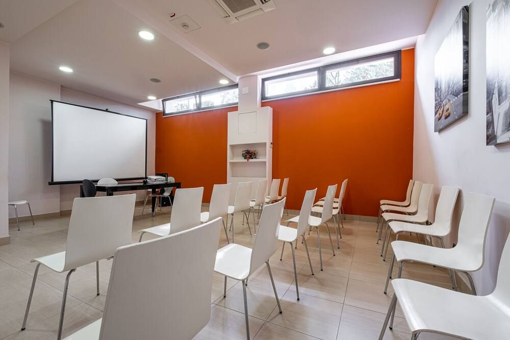 غرفة الاجتماعات