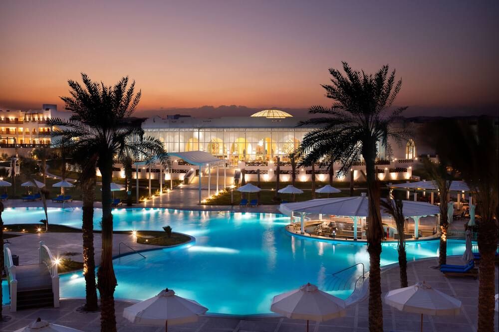 حوض السباحة صورة