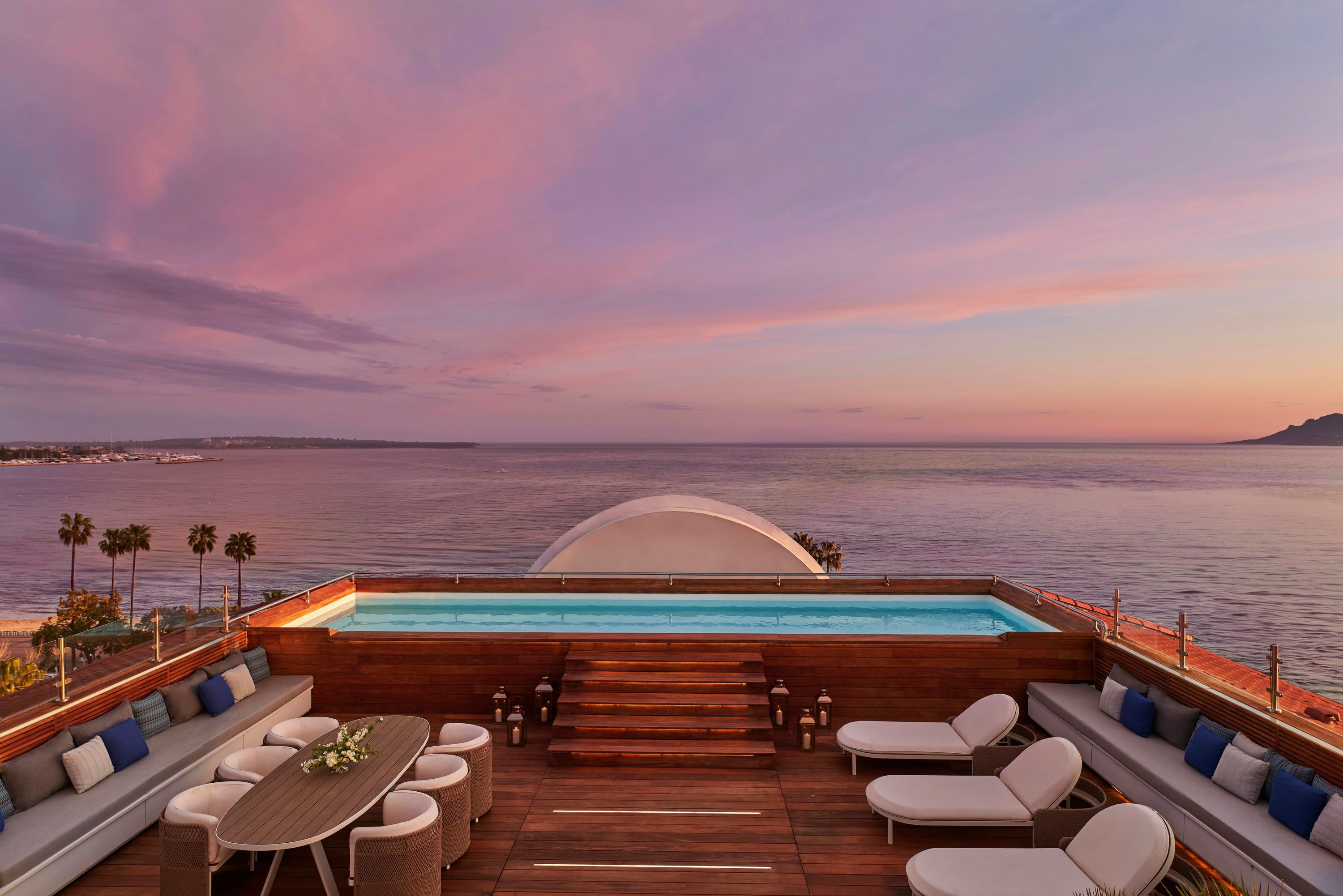 حوض السباحة صورة