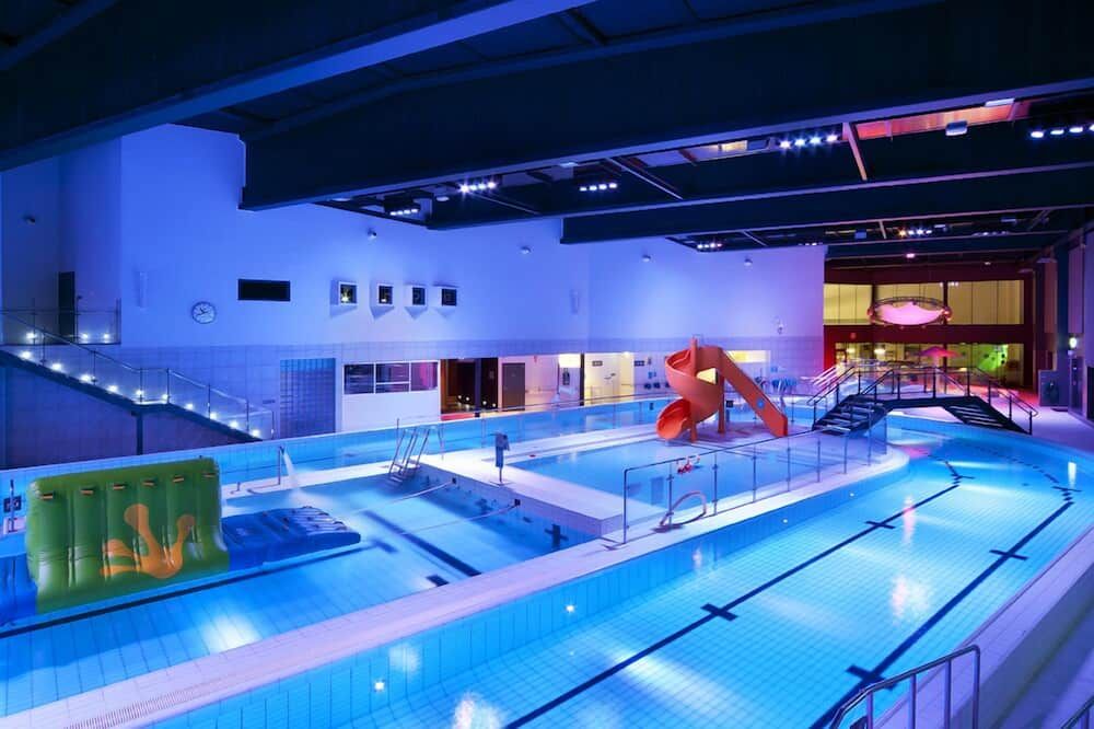 حوض السباحة صورة