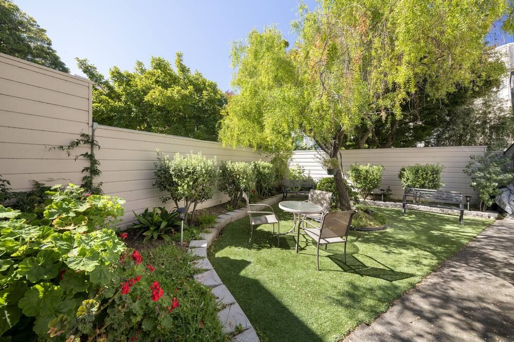 شرفة مرصوفة