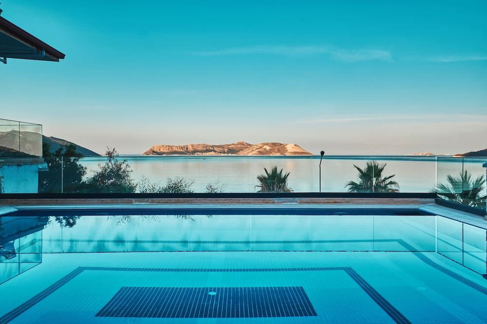 حوض السباحة صورة