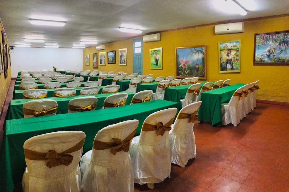 غرفة الاجتماعات