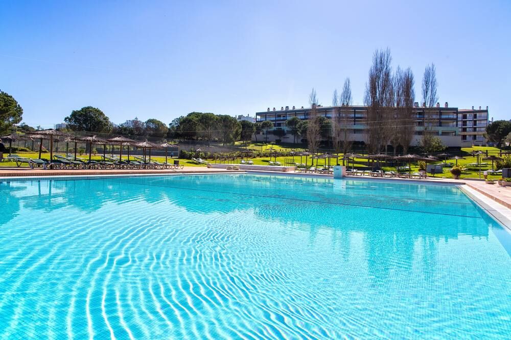 حوض السباحة صورة