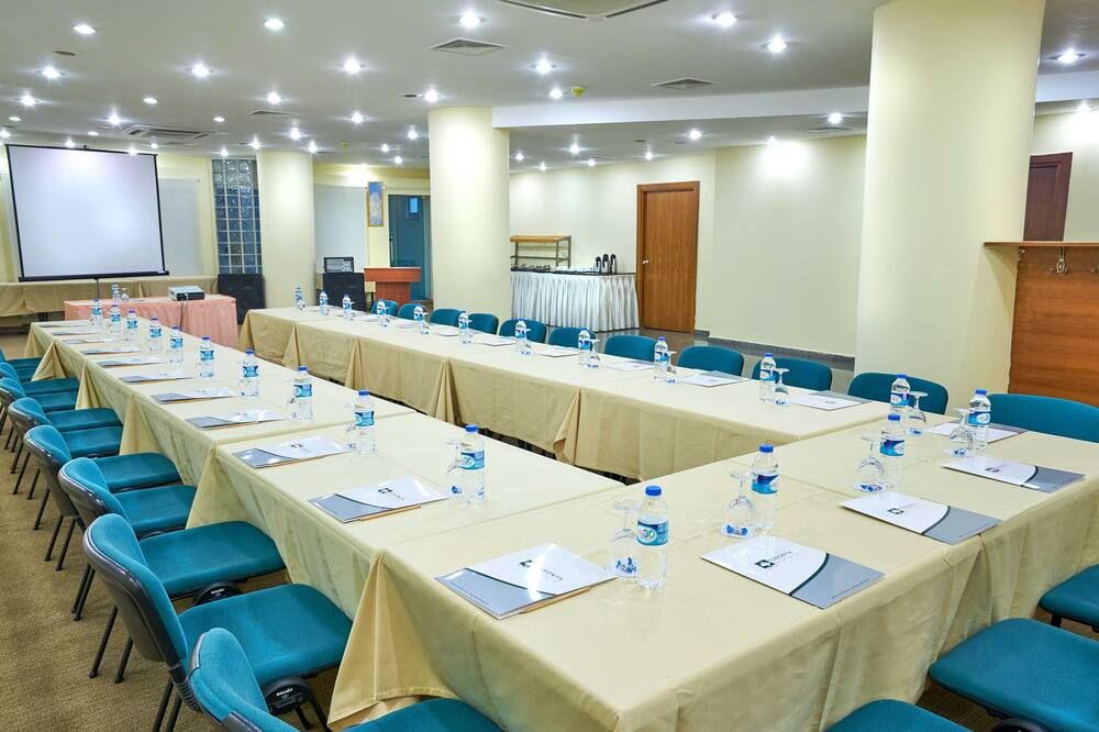 غرفة الاجتماعات