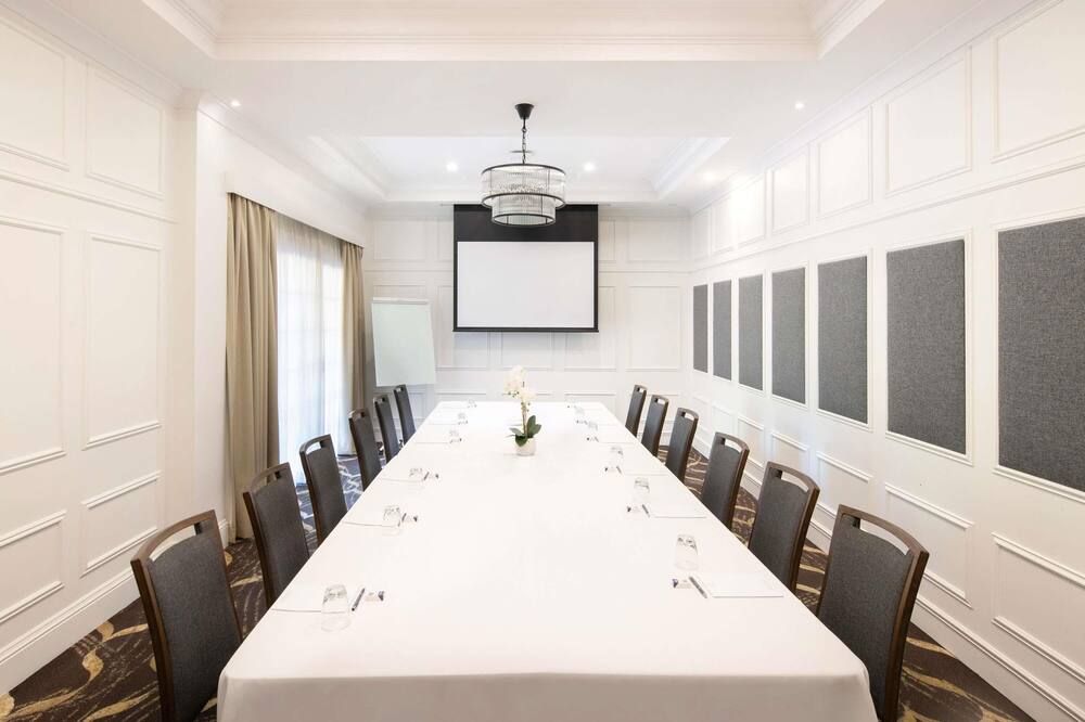 غرفة الاجتماعات