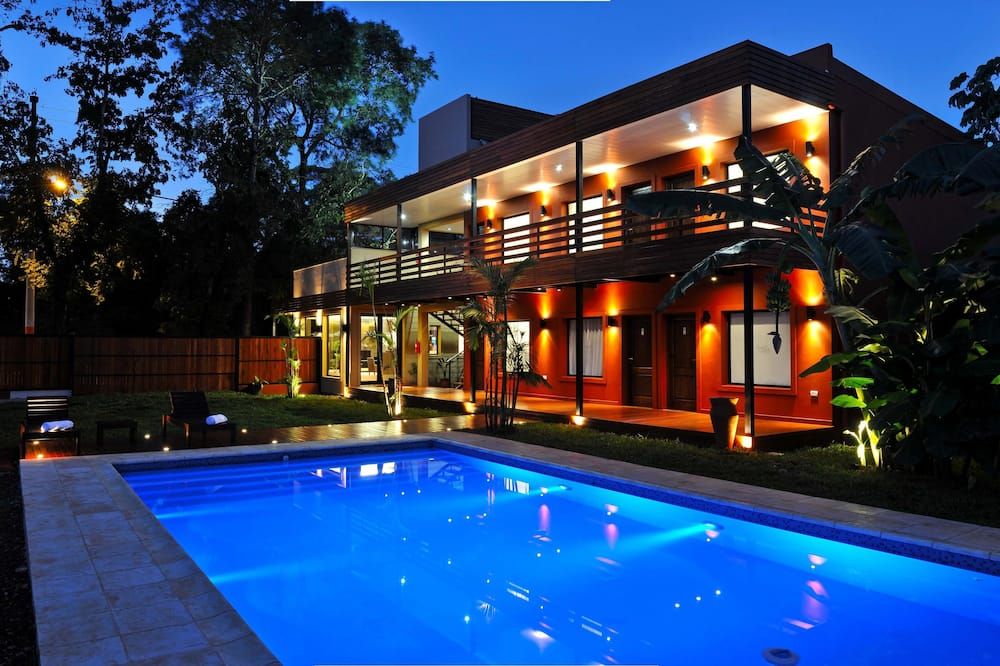 حوض السباحة صورة