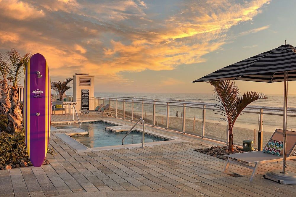 حوض السباحة