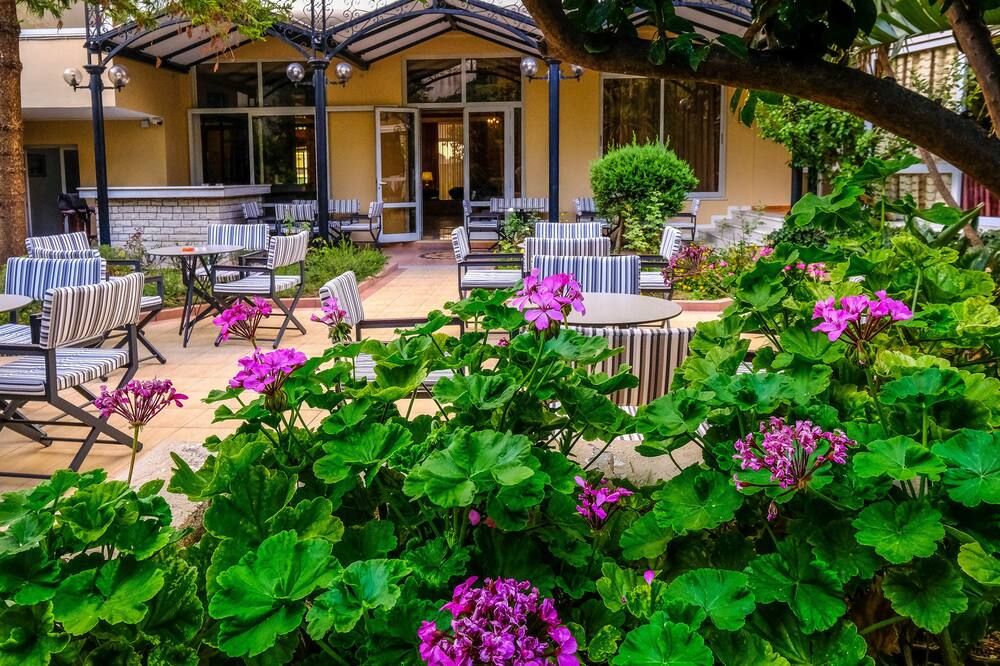 شرفة مرصوفة