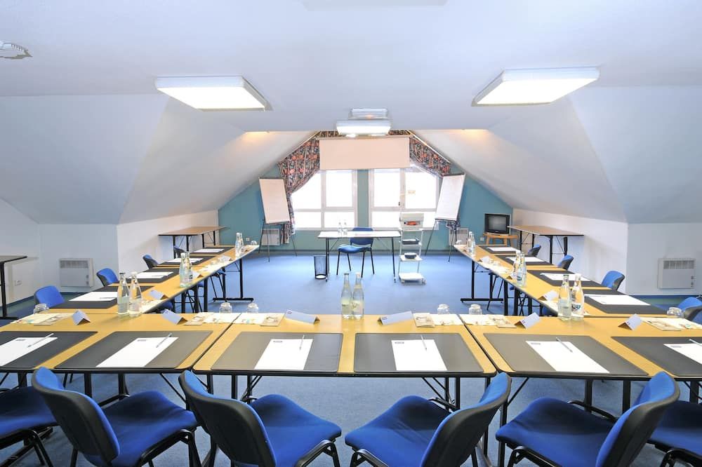 غرفة الاجتماعات