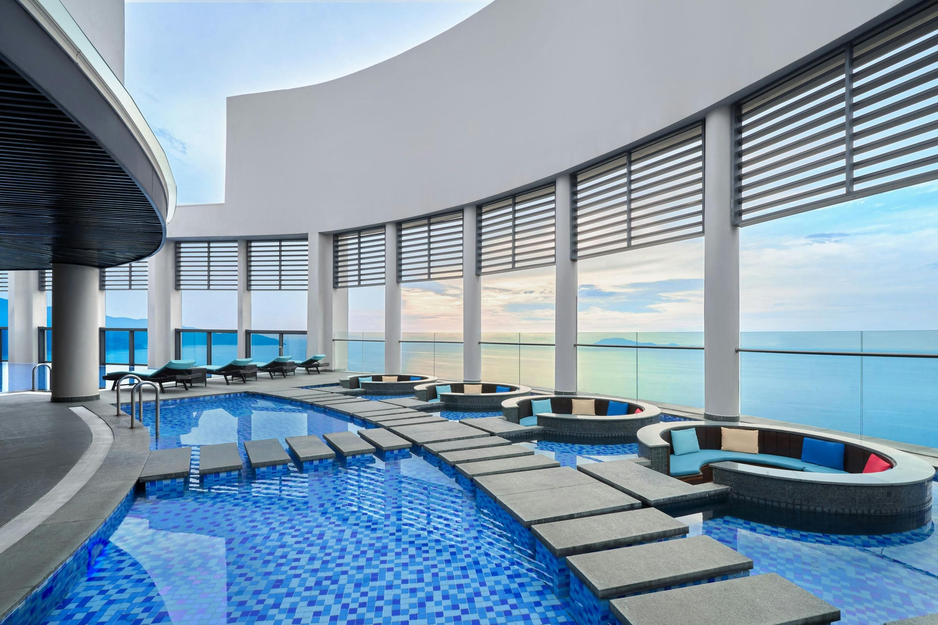 حوض السباحة صورة