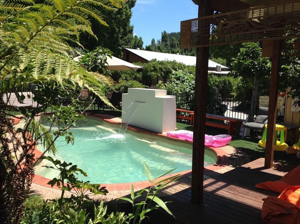 حوض السباحة صورة