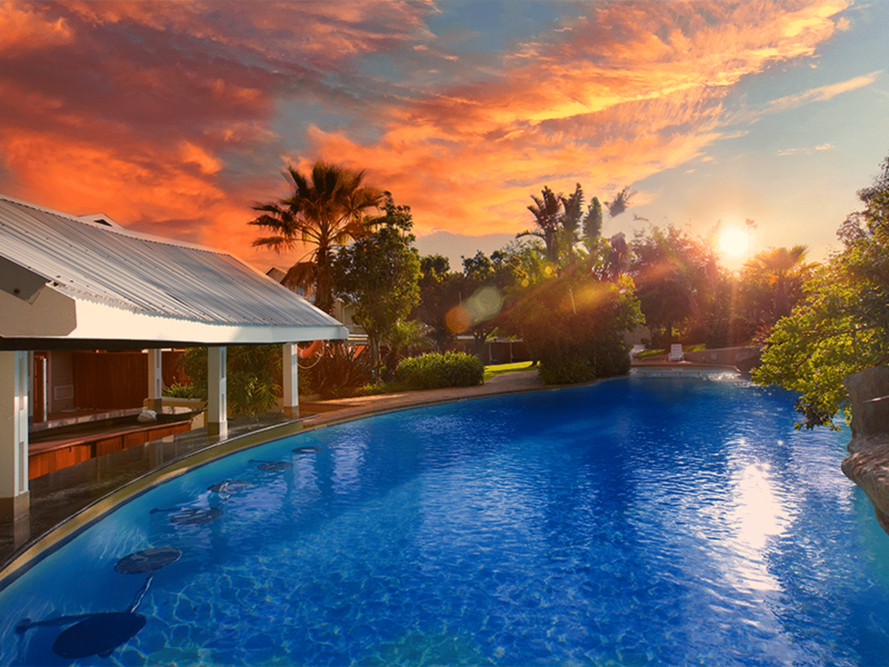 حوض السباحة