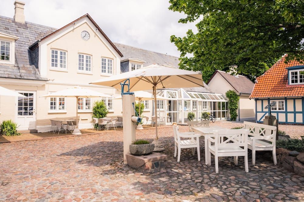 شرفة مرصوفة