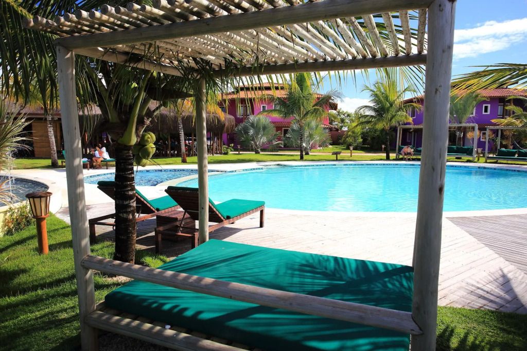 حوض السباحة