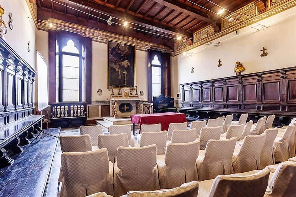 غرفة الاجتماعات