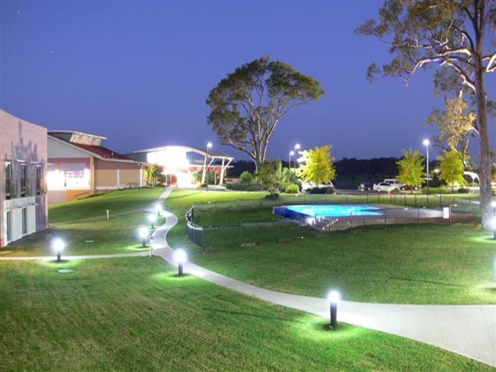 حوض السباحة