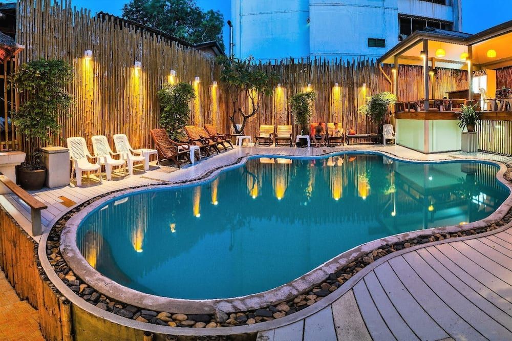 حوض السباحة صورة