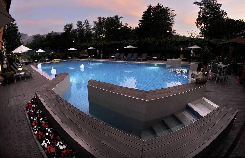 حوض السباحة صورة