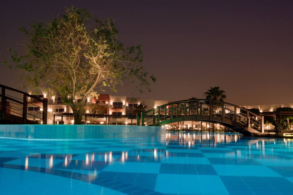 حوض السباحة صورة