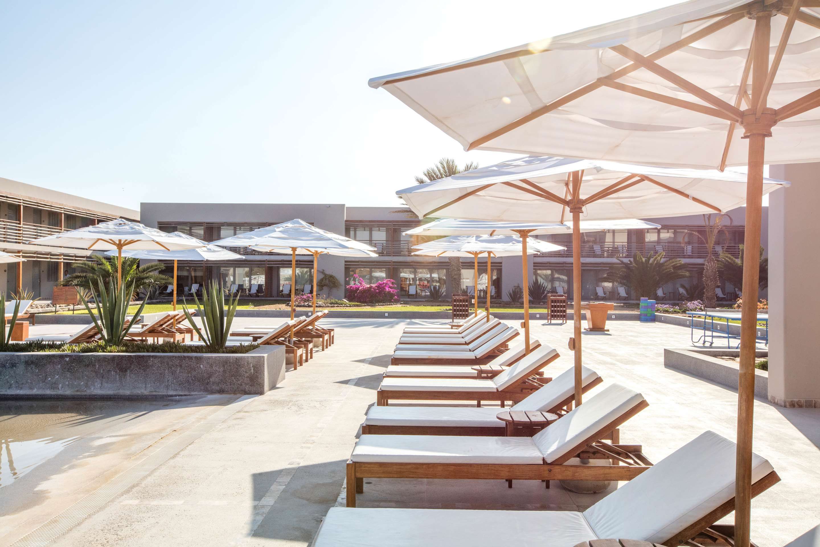 حوض السباحة