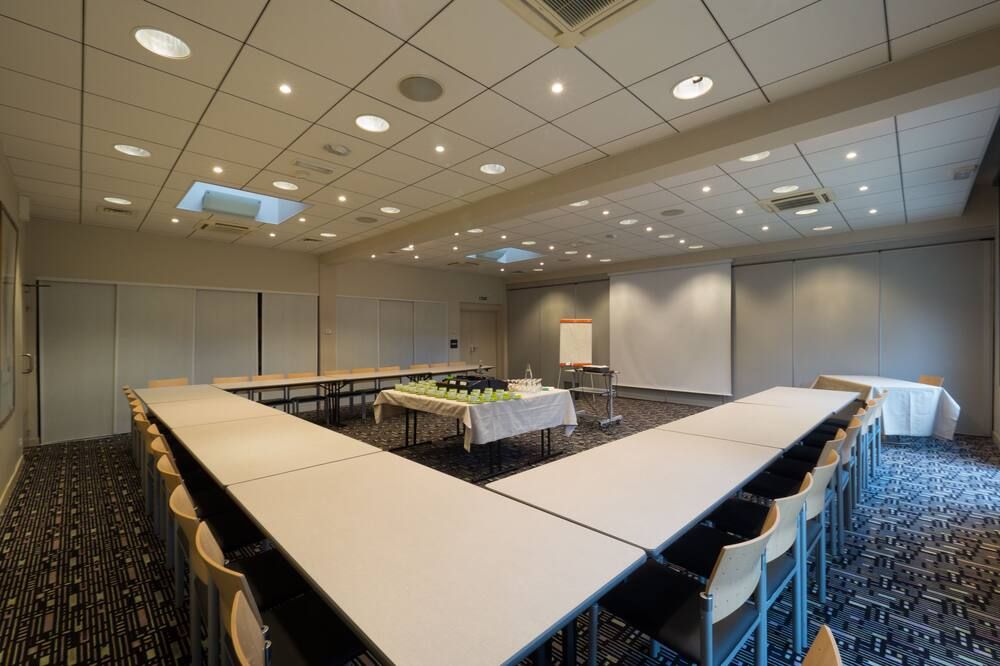 غرفة الاجتماعات