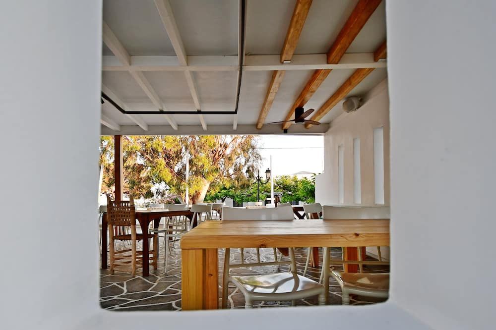 شرفة مرصوفة