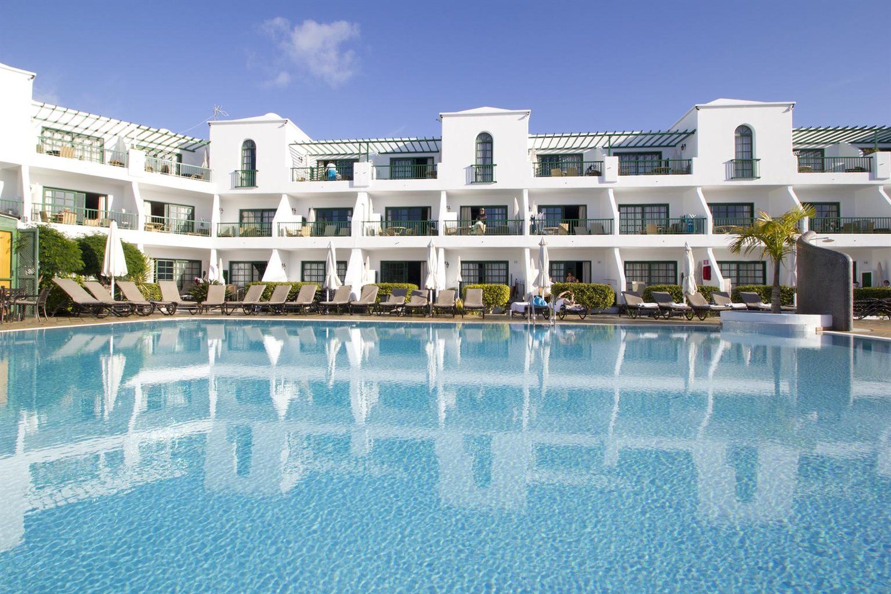 حوض السباحة صورة