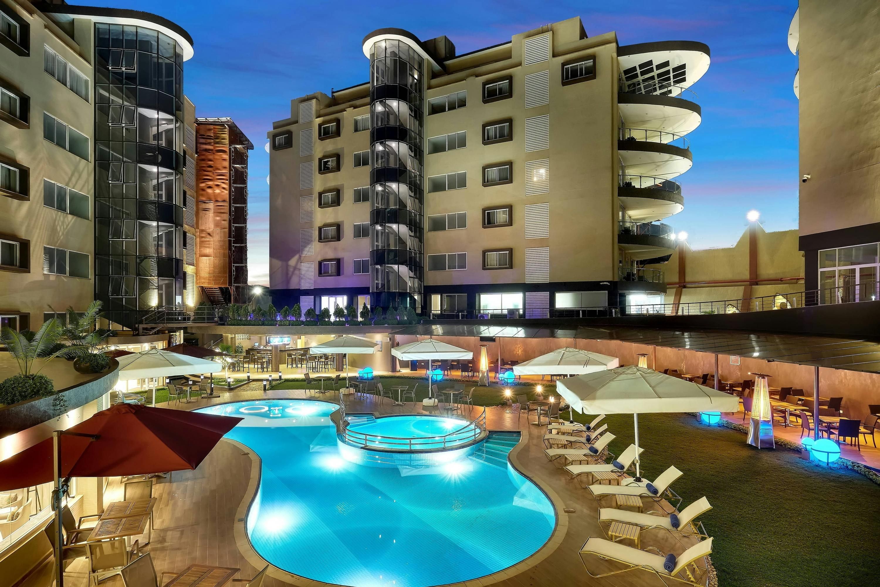 حوض السباحة صورة