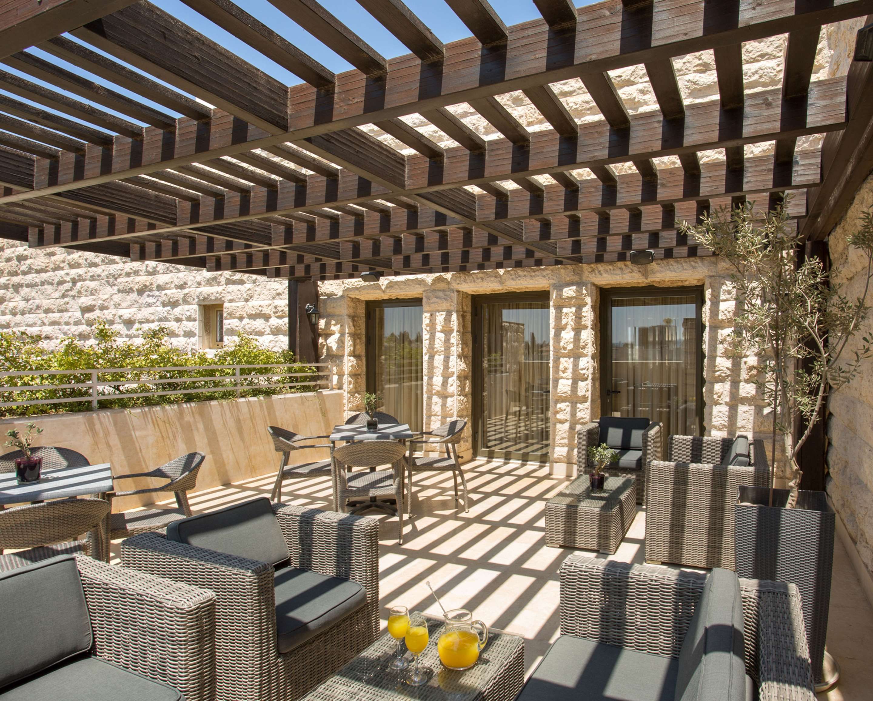 شرفة مرصوفة